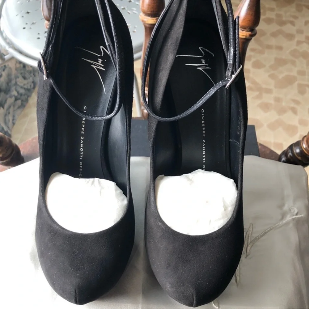 Giuseppe Zanotti Sculpted Wedges 39.5 NIB